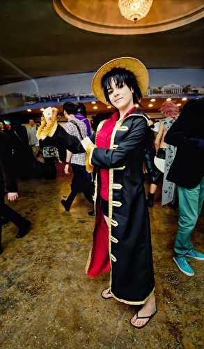 This 'One Piece' Fan's Femme Luffy Cosplay Is Gomu Gomu No A-Mi-zing -  Entertainment